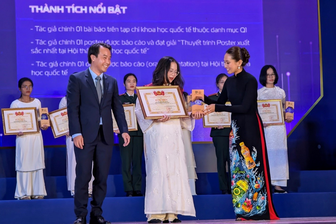 Tân Hiệp Phát 13 năm tiếp lửa đam mê cho tài năng trẻ khoa học công nghệ tại giải thưởng Quả Cầu Vàng