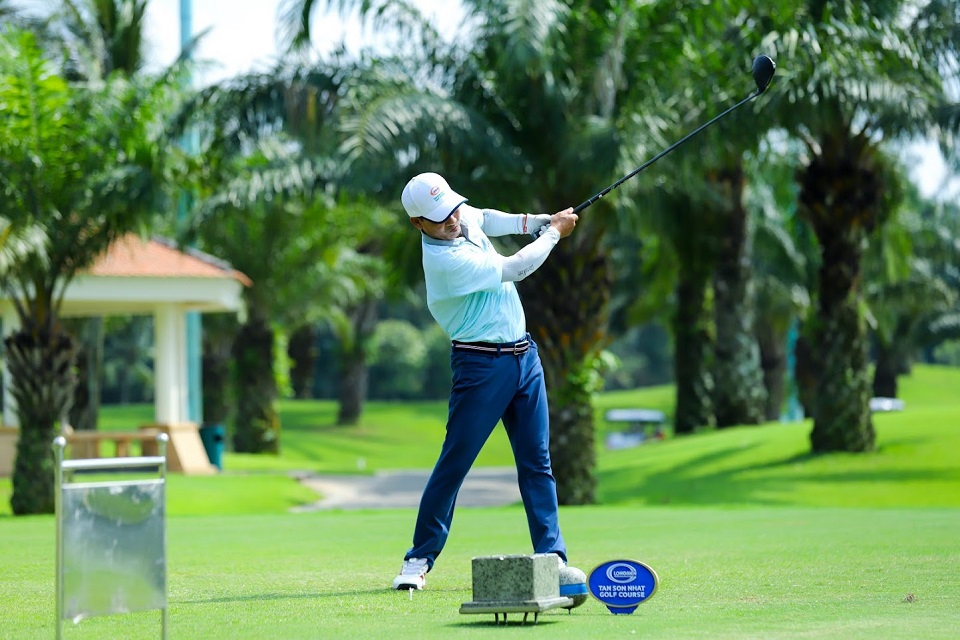 Giải golf thường niên CLB Friends “Tranh cúp Miền Nam Group”: Nữ golfer đoạt giải HiO