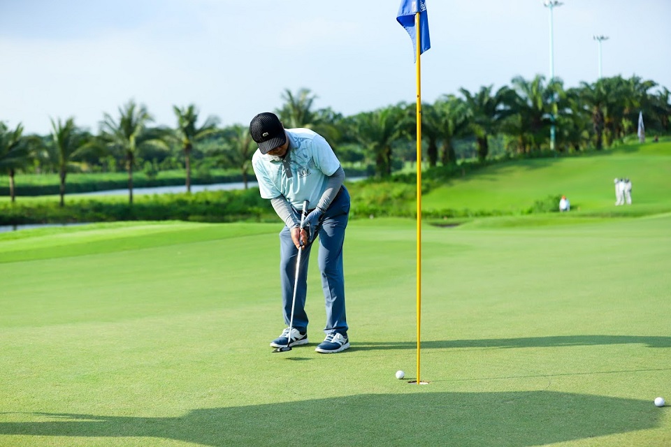 Giải golf thường niên CLB Friends “Tranh cúp Miền Nam Group”: Nữ golfer đoạt giải HiO