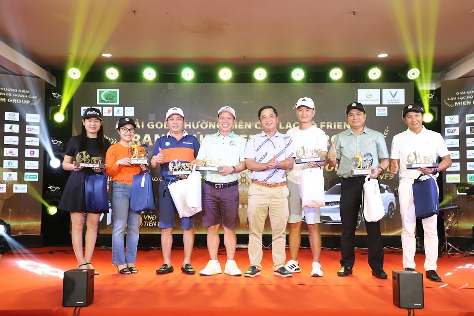 Giải golf thường niên CLB Friends “Tranh cúp Miền Nam Group”: Nữ golfer đoạt giải HiO