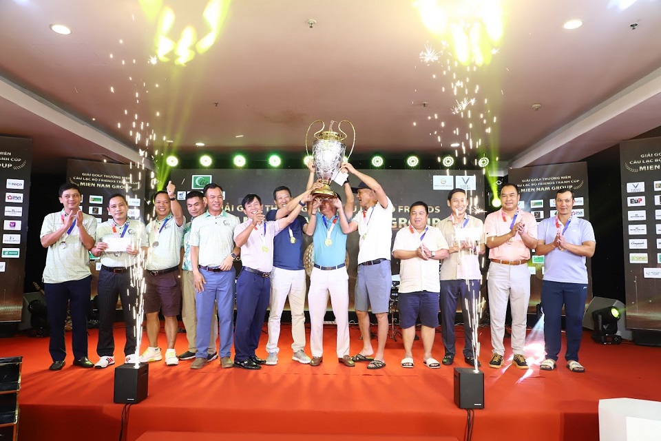 Giải golf thường niên CLB Friends “Tranh cúp Miền Nam Group”: Nữ golfer đoạt giải HiO