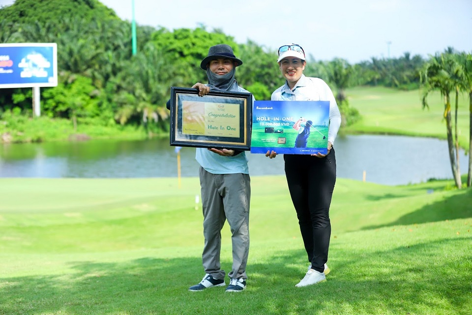 Giải golf thường niên CLB Friends “Tranh cúp Miền Nam Group”: Nữ golfer đoạt giải HiO