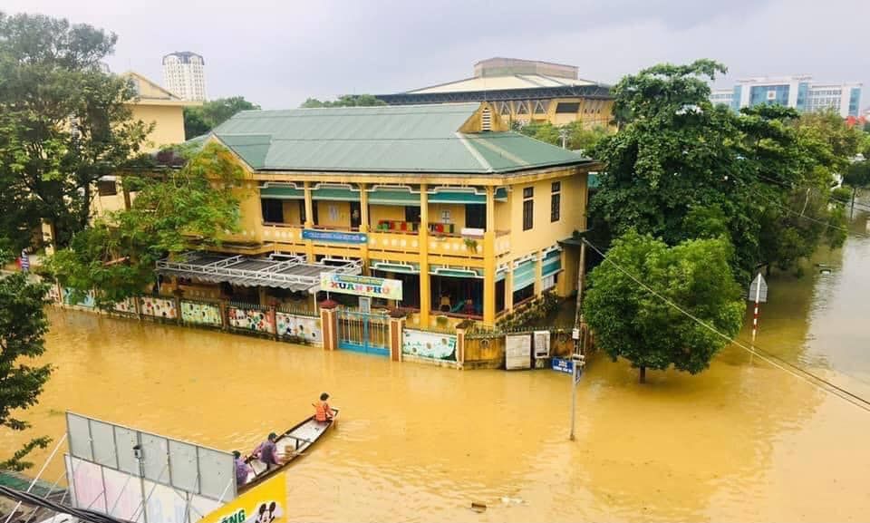 Thừa Thiên - Huế cho học sinh toàn tỉnh nghỉ học do mưa lũ