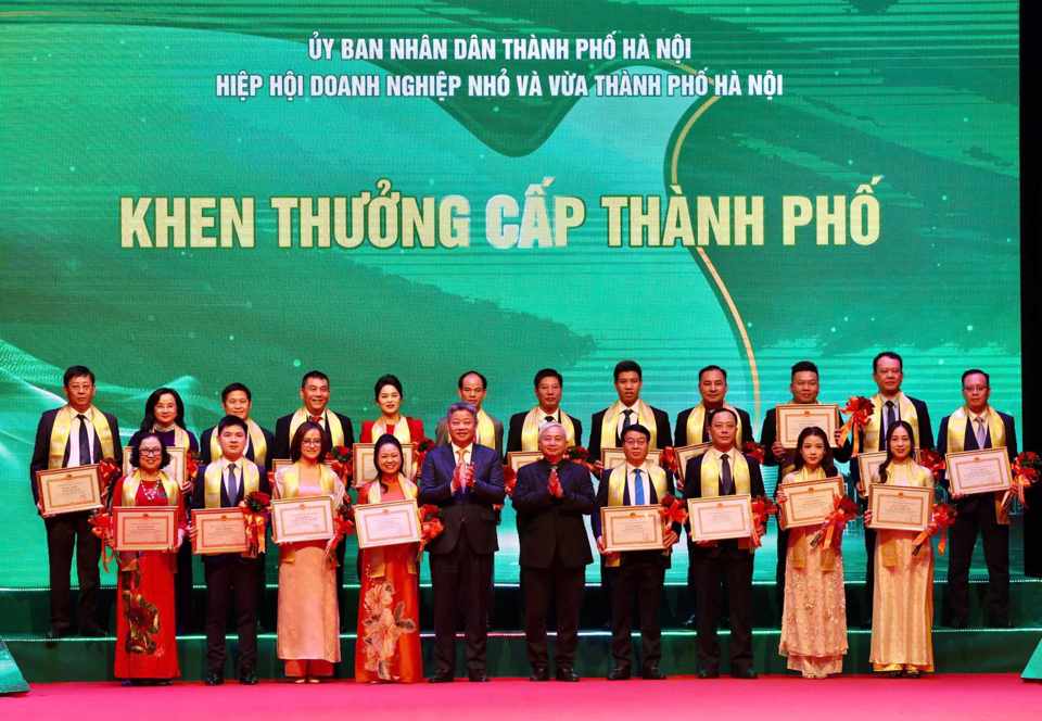 Hà Nội tôn vinh doanh nghiệp, doanh nhân Thăng Long tiêu biểu 2024