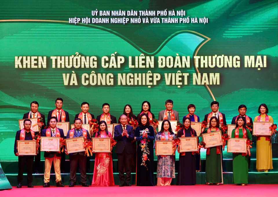 Hà Nội tôn vinh doanh nghiệp, doanh nhân Thăng Long tiêu biểu 2024