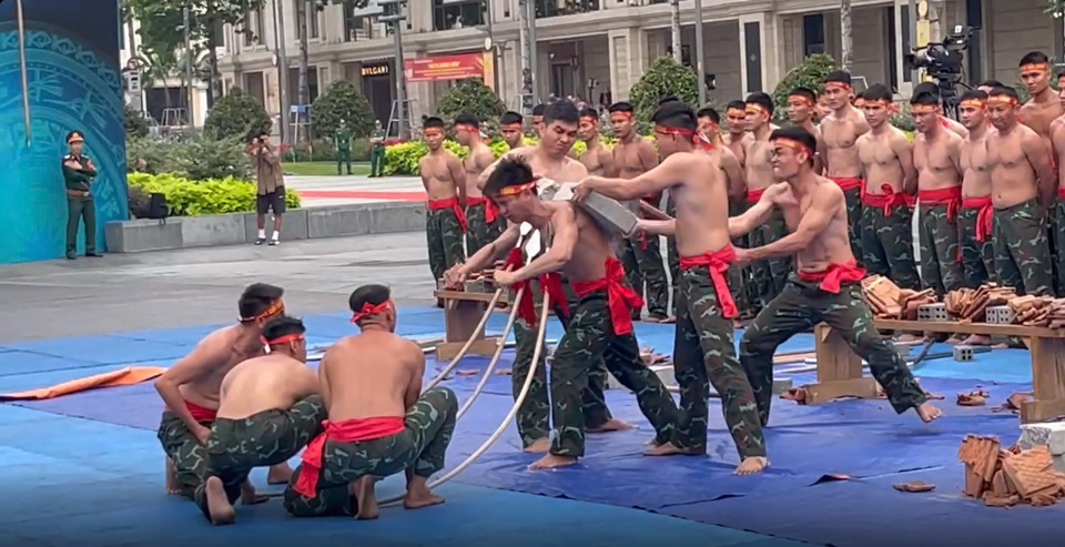 Mãn nhãn với những màn trình diễn của Bộ đội đặc công TP Hồ Chí Minh