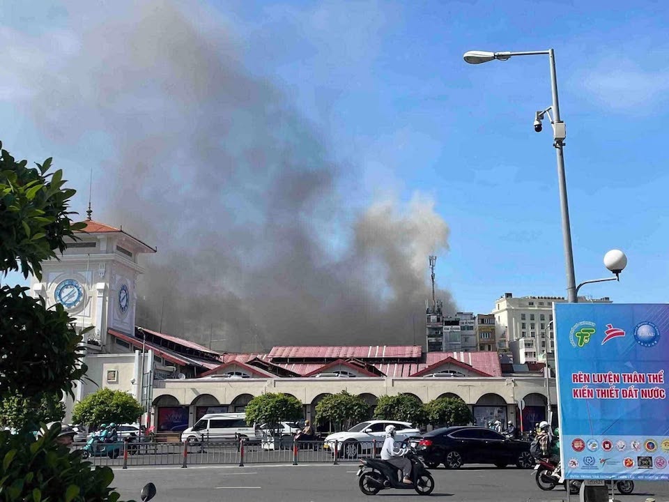TP Hồ Chí Minh: Cháy quán bar gần chợ Bến Thành