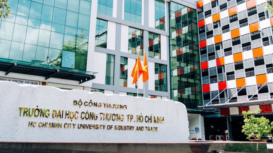 Bị phản ứng vì thu học phí sát Tết, Hiệu trưởng Trường Đại học Công thương TP Hồ Chí Minh nói gì?