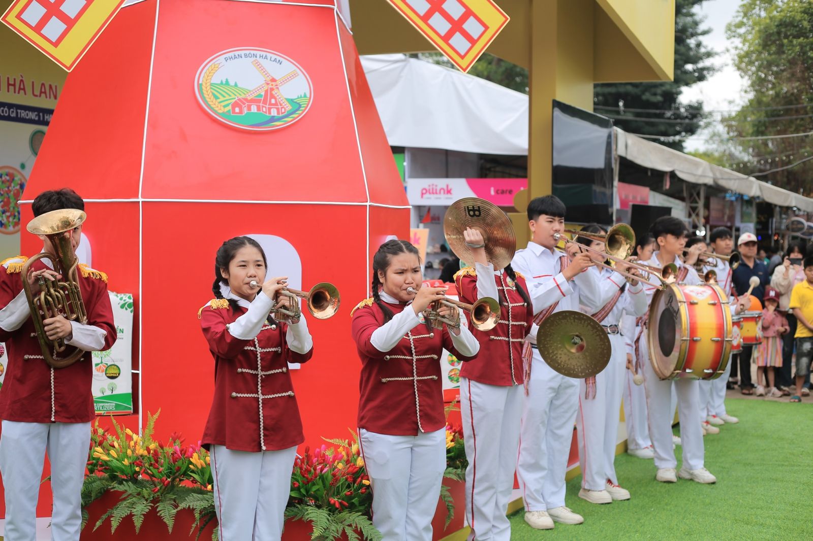 Nhiều thương hiệu phân bón uy tín chất lượng trưng bày sản phẩm tại Lễ hội Cà phê Buôn Ma Thuột