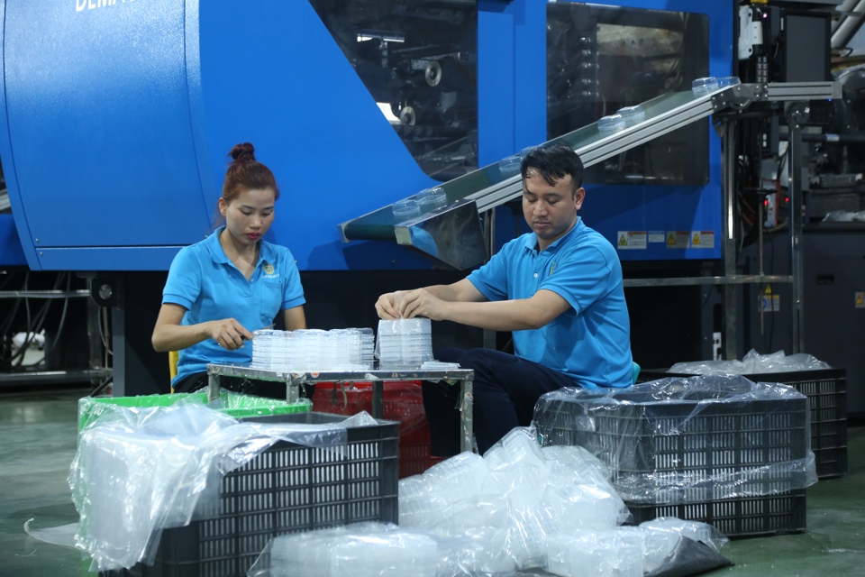 Đề xuất tiếp tục giảm thuế VAT: Khoan sức dân, tiếp sức cho doanh nghiệp