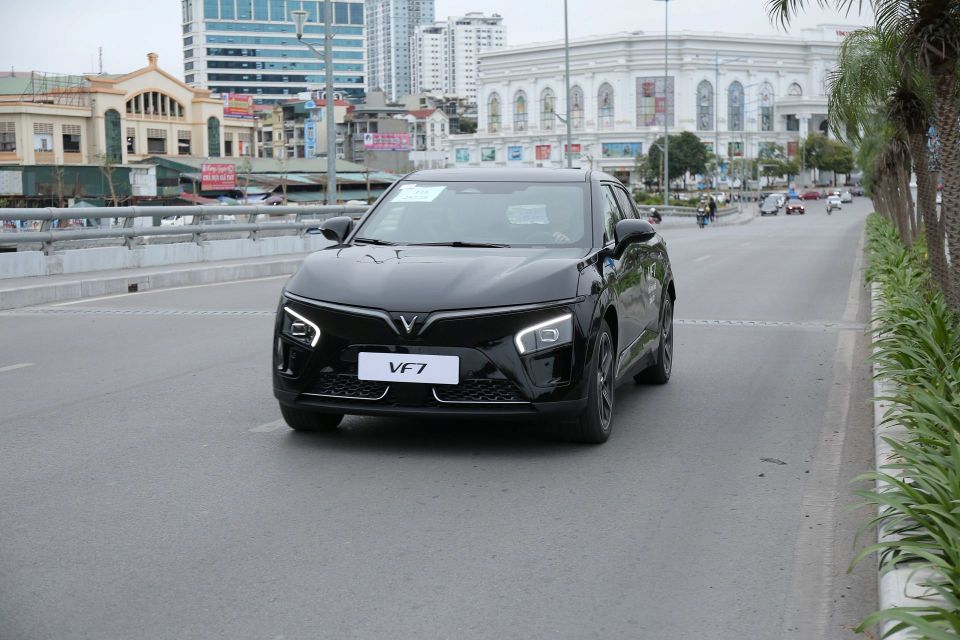 4 lợi thế áp đảo giúp VinFast VF 7 lấn lướt các đối thủ trong phân khúc C-SUV