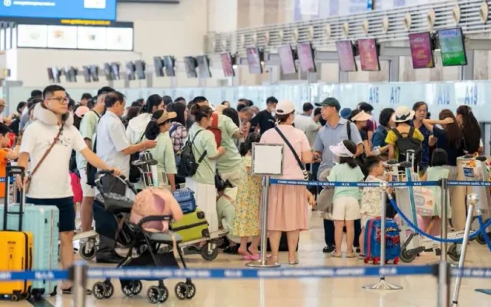 Sau kỳ nghỉ lễ giá vé máy bay đang tăng trở lại