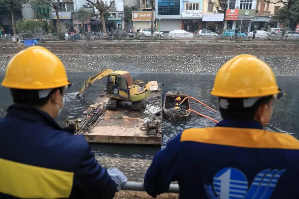Chuyện về những "người hùng thầm lặng" hồi sinh sông Tô Lịch