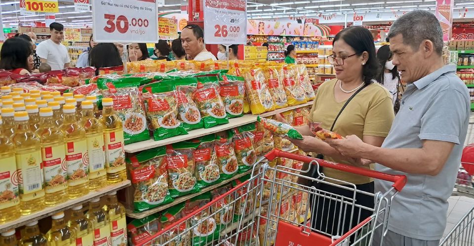 Mua sắm trong kỳ nghỉ 30/4 và 1/5: siêu thị thắng lớn, chợ truyền thống “thất thủ”