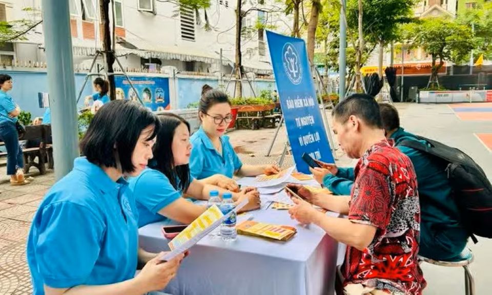 Đóng bảo hiểm xã hội tự nguyện 20 năm được nghỉ hưu ở tuổi 55, 60