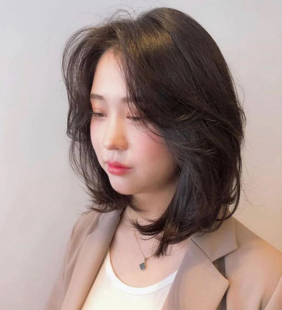 Gợi ý kiểu tóc ngắn siêu xinh và mát mẻ cho nàng công sở U40 