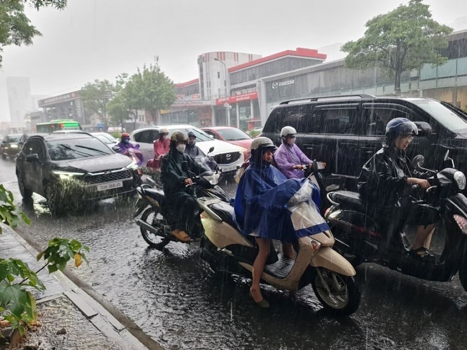 Thời tiết ngày 13/5/2025: Bắc Bộ tăng nhiệt, Nam Bộ chiều tối mưa rào và giông 