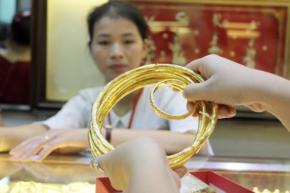 Yêu cầu công khai thủ tục cấp phép sản xuất vàng trang sức mỹ nghệ