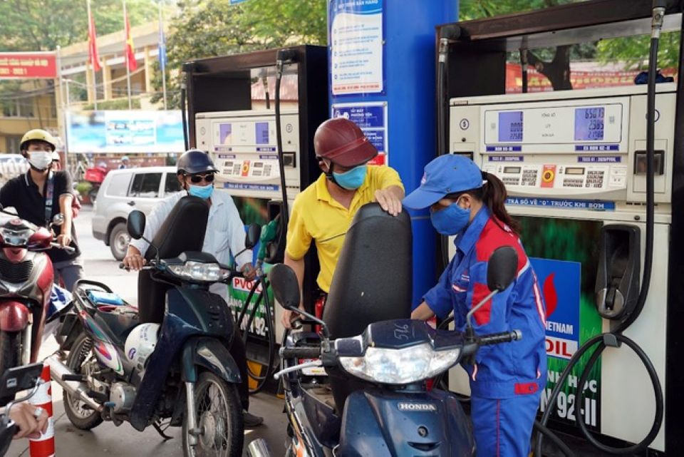 Giá xăng dầu đồng loạt tăng nhẹ trở lại