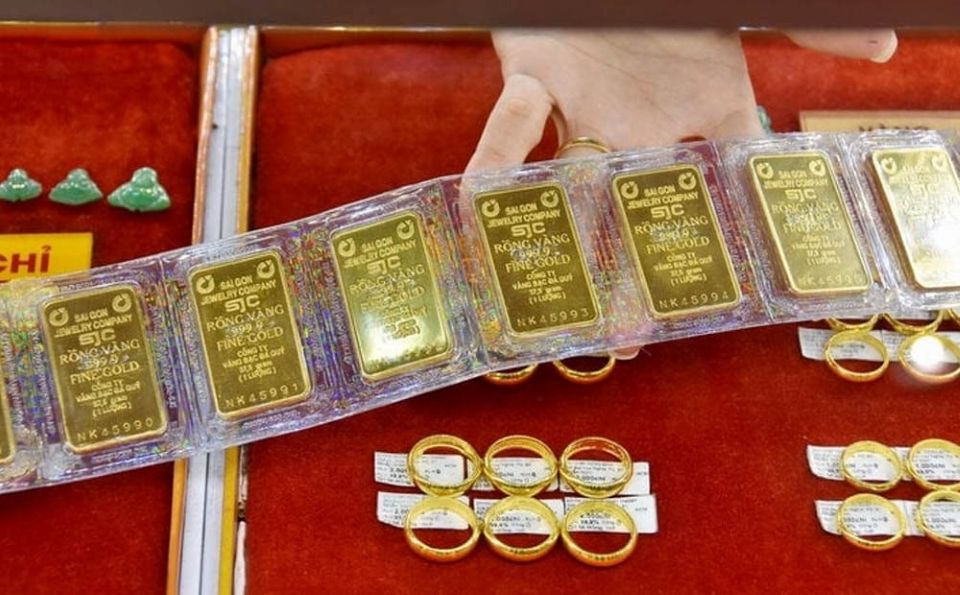 Giá vàng ngày 15/5/2025: Vàng thế giới lao dốc, mất mốc 3.200 USD/ounce