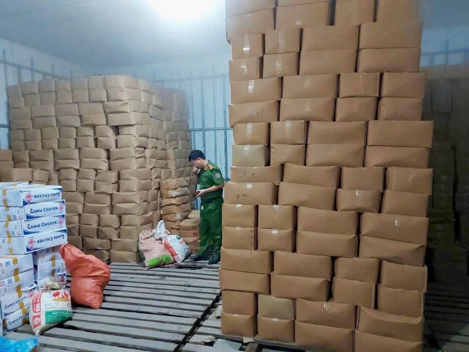 Hà Giang phát hiện 29 tấn thực phẩm không rõ nguồn gốc