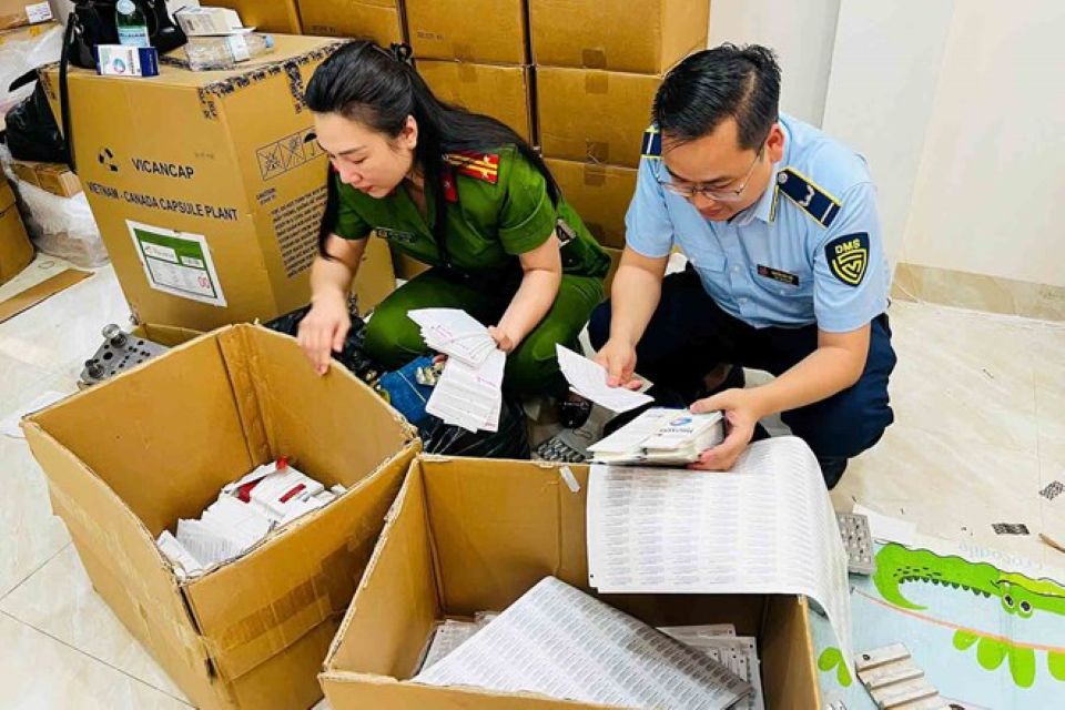 Những mánh khóe tinh vi của đường dây sản xuất 100 tấn thực phẩm chức năng, thiết bị y tế giả