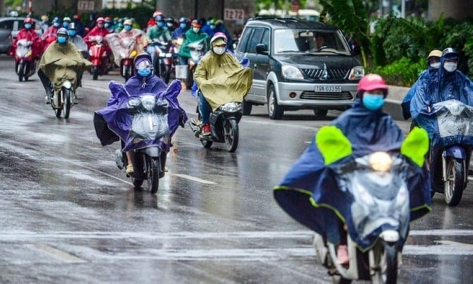 Thời tiết ngày 18/5/2025: Bắc Bộ mưa lớn dồn dập, Trung Bộ nắng nóng