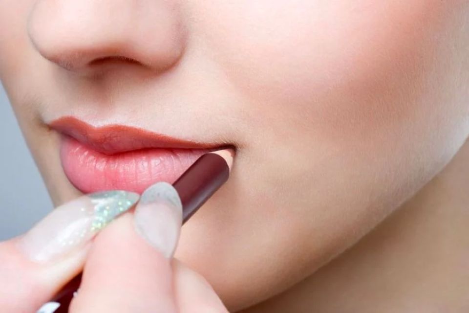 Bí quyết đánh son giúp cho đôi môi mỏng trở nên căng mọng, quyến rũ 