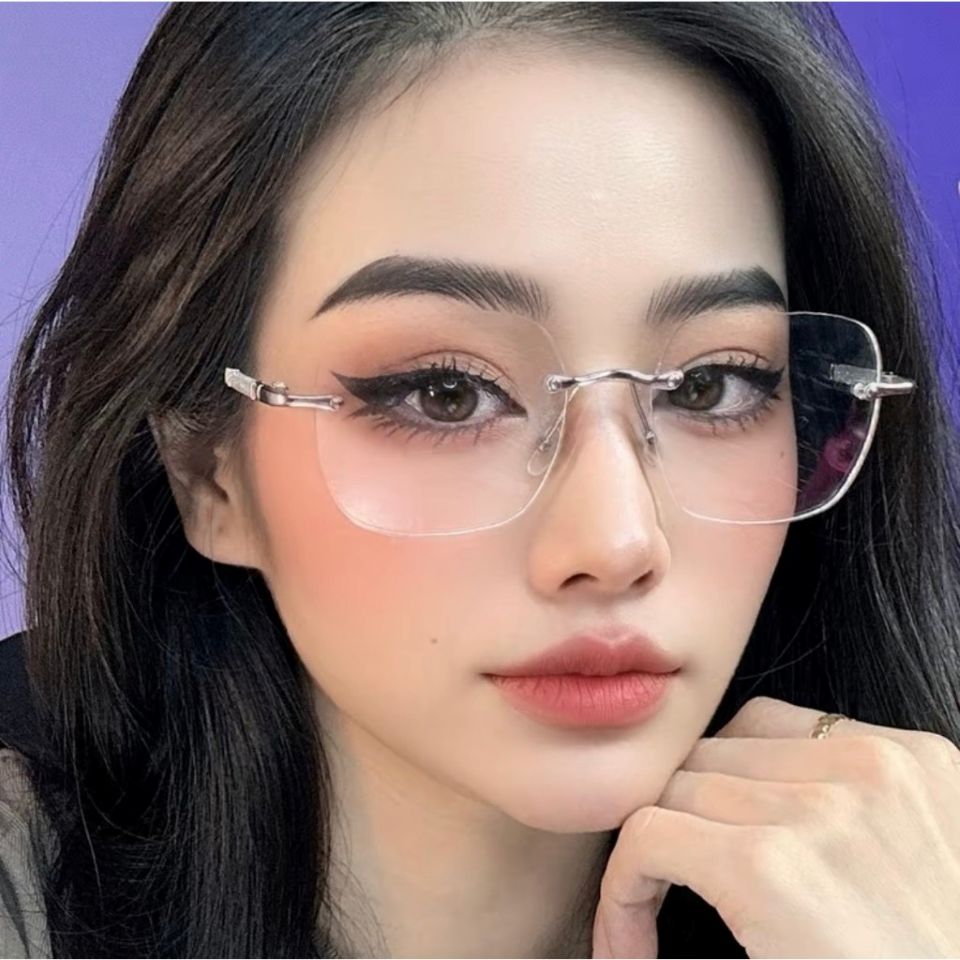 Top 5 mẫu kính mắt “làm mưa làm gió” năm 2025