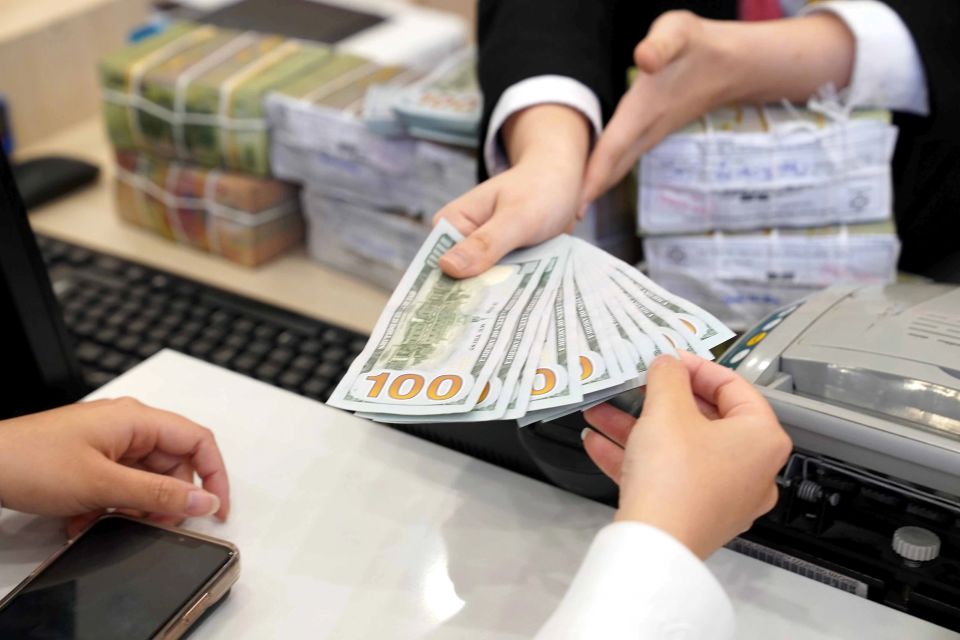 Giá ngoại tệ ngày 24/5/2025: USD tiếp tục mất giá