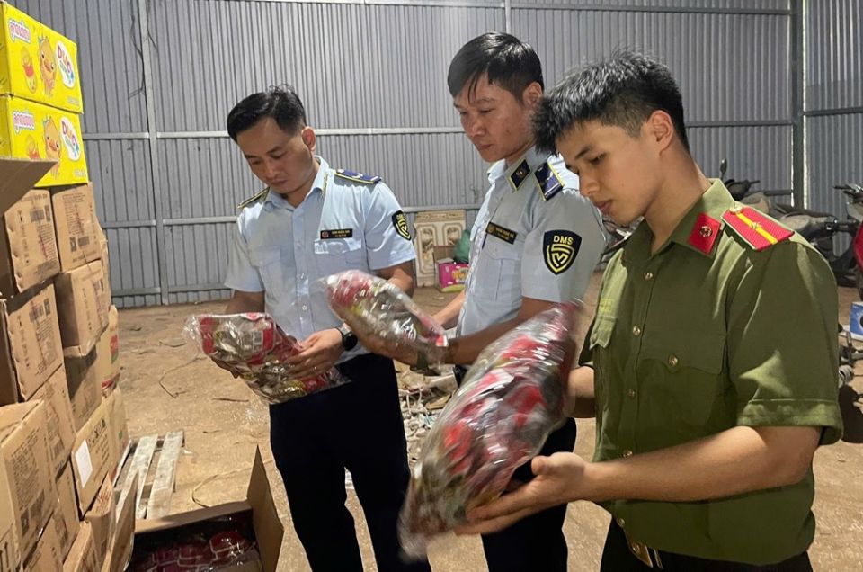 Cao Bằng: Thu giữ hơn 5.000 sản phẩm mỹ phẩm không rõ nguồn gốc và thực phẩm nhập lậu