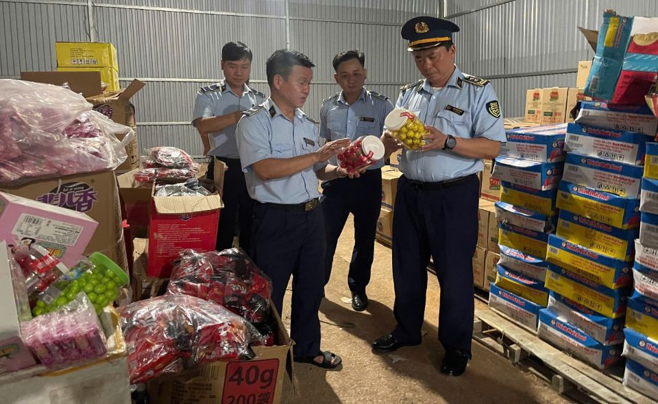 Cao Bằng: Thu giữ hơn 5.000 sản phẩm mỹ phẩm không rõ nguồn gốc và thực phẩm nhập lậu