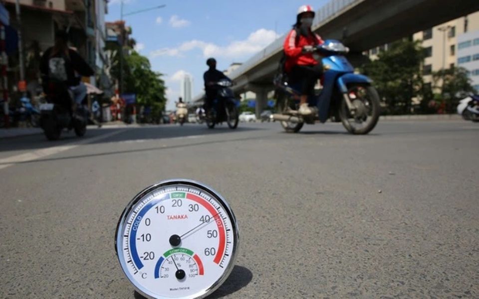 Thời tiết ngày 2/6/2025: Bắc Bộ nắng nóng gay gắt, Nam Bộ có mưa rào và dông