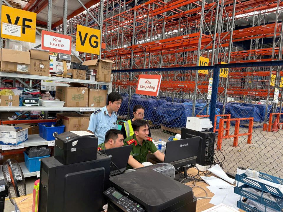 Bắc Ninh: Thu giữ gần 226.000 sản phẩm các loại là hóa mỹ phẩm, đồ thời trang không rõ nguồn gốc