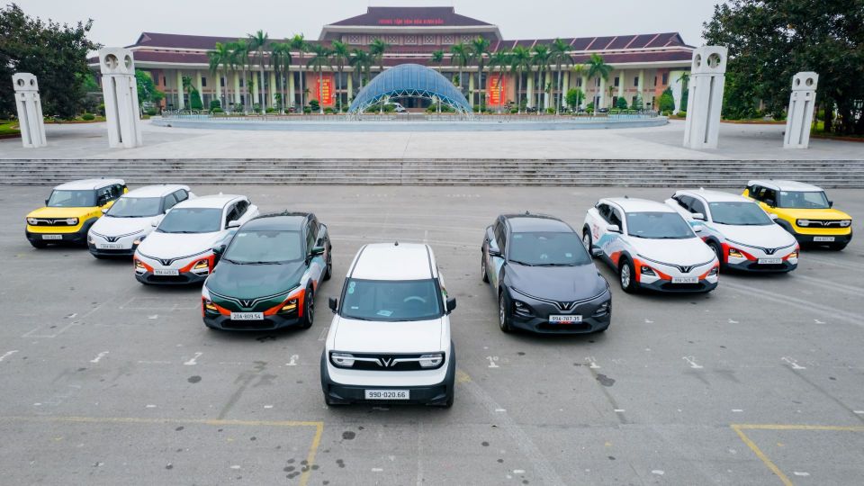 Khách Việt “vỡ òa” với ưu đãi xe điện VinFast: “Không mua, tiếc hùi hụi”