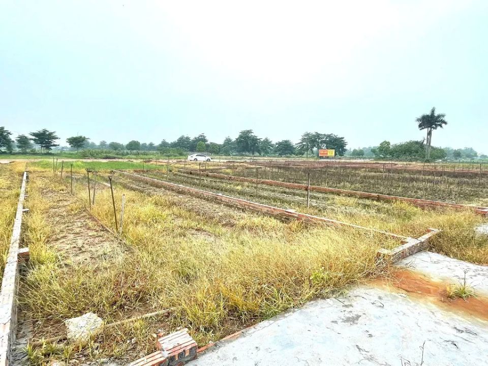 Giá đất nền tách thửa ven đường Vành đai 4 liên tục “tăng nóng”