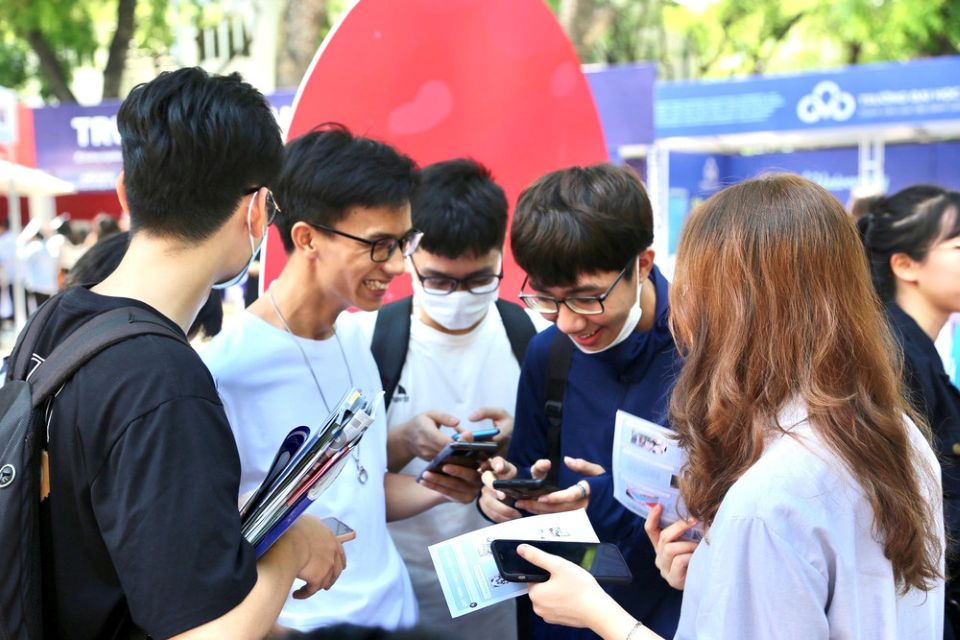 Nhiều trường đại học ngừng xét tuyển khối C: Bộ GD&ĐT yêu cầu điều chỉnh