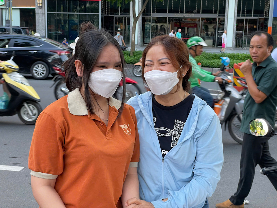 Thi lớp 10 ở TP Hồ Chí Minh: Thí sinh vui mừng vì đề tiếng anh "dễ thở"