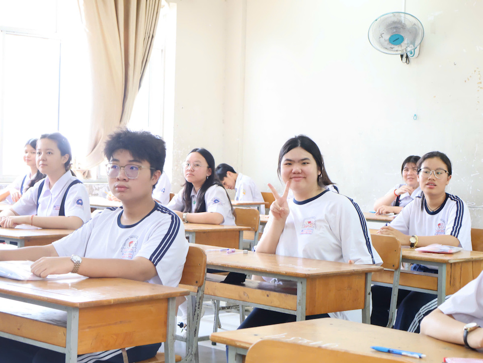 Thi lớp 10 ở TP Hồ Chí Minh: Thí sinh vui mừng vì đề tiếng anh "dễ thở"