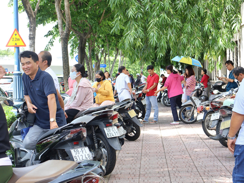 Thi lớp 10 ở TP Hồ Chí Minh: Thí sinh vui mừng vì đề tiếng anh "dễ thở"