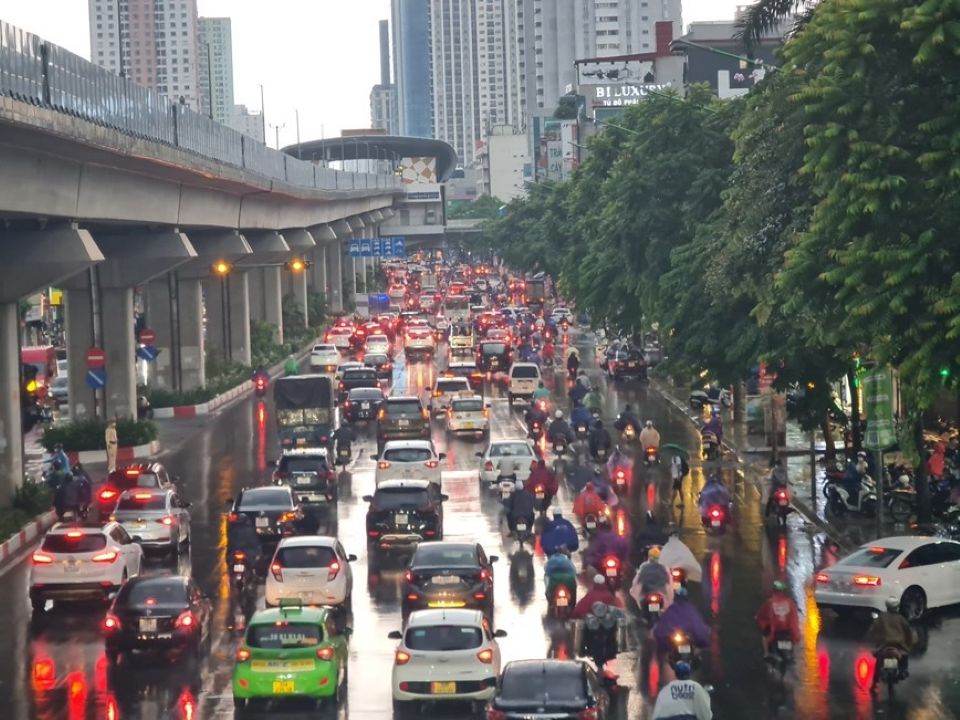 Thời tiết ngày 12/6/2025: Bắc Bộ ngày nắng, Nam Bộ cục mưa to và dông