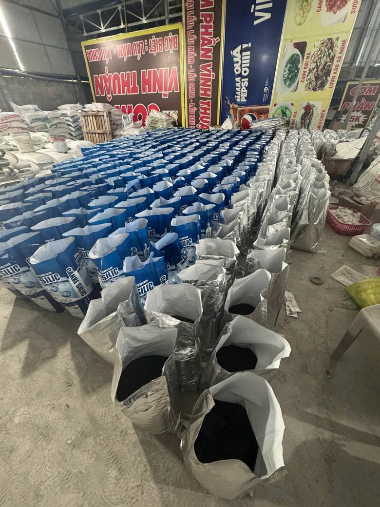 Kiểm tra, phát hiện cơ sở chế biến trái phép hàng chục tấn sản phẩm xử lý môi trường thủy sản