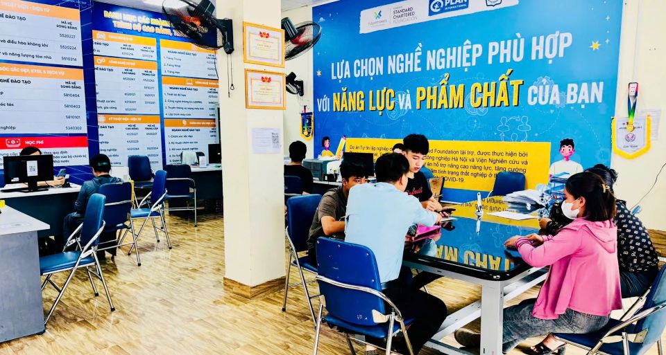 Nhiều phụ huynh, học sinh đăng ký xét tuyển Chương trình 9+