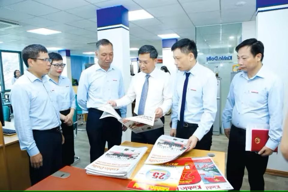 Nghề báo và những câu chuyện lịch sử