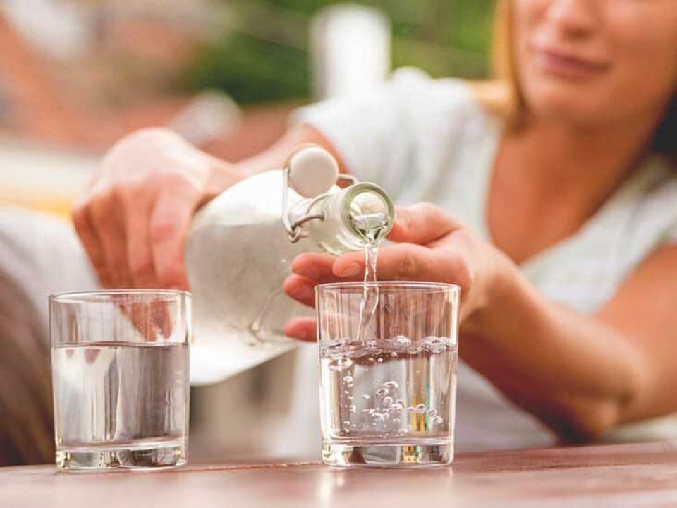 Cách uống nước tốt cho sức khỏe trong mùa hè
