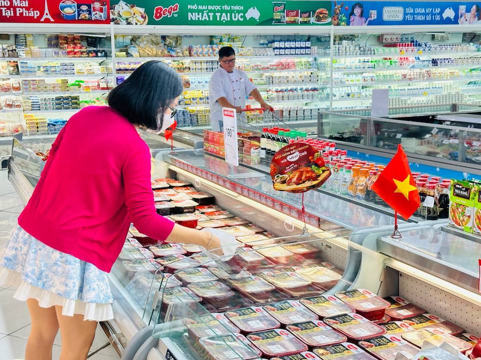 Người trẻ Việt "chốt đơn" thịt sạch tại siêu thị: Không còn thời đi chợ từ 6 giờ sáng!
