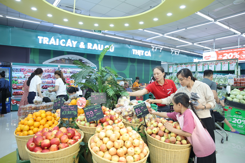 Người trẻ Việt "chốt đơn" thịt sạch tại siêu thị: Không còn thời đi chợ từ 6 giờ sáng!