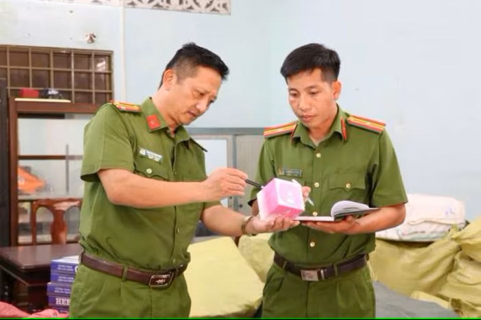 Kiên Giang: Phát hiện kho hàng chứa mỹ phẩm nghi giả mạo thương hiệu