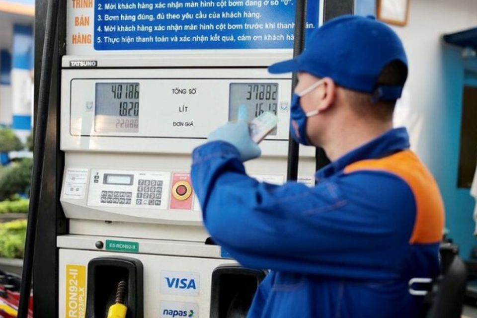 Hôm nay, giá xăng dầu đồng loạt giảm