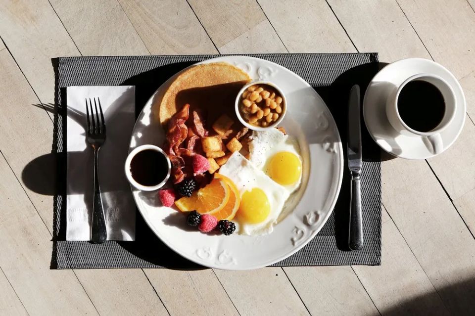 Điều gì sẽ xảy ra khi bạn ăn sáng trước 7 giờ hằng ngày?